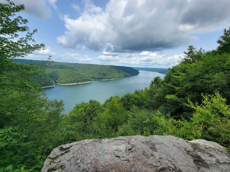 Trailhead – Trails at Jakes Rocks